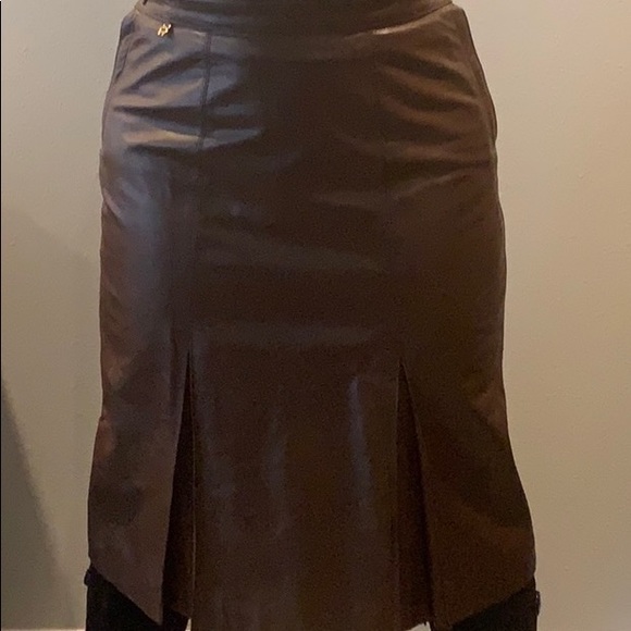 Vintage Etienne Aigner Genuine Leather Skirt side zip button Brown Size 10 - Picture 4 of 17